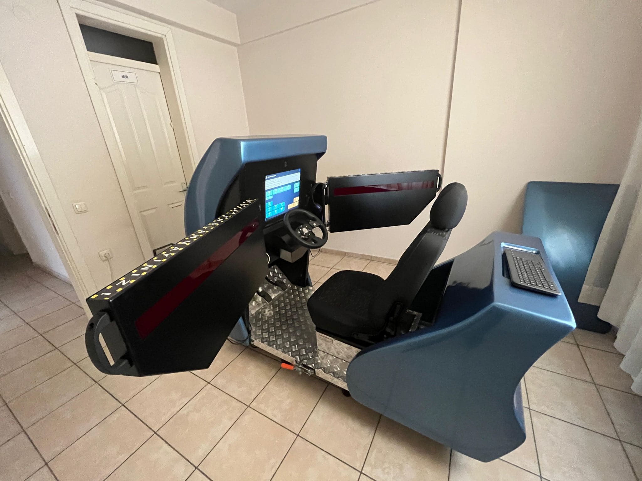 Psikoteknik Test Simülasyon Ekranı ve Direksiyon Seti